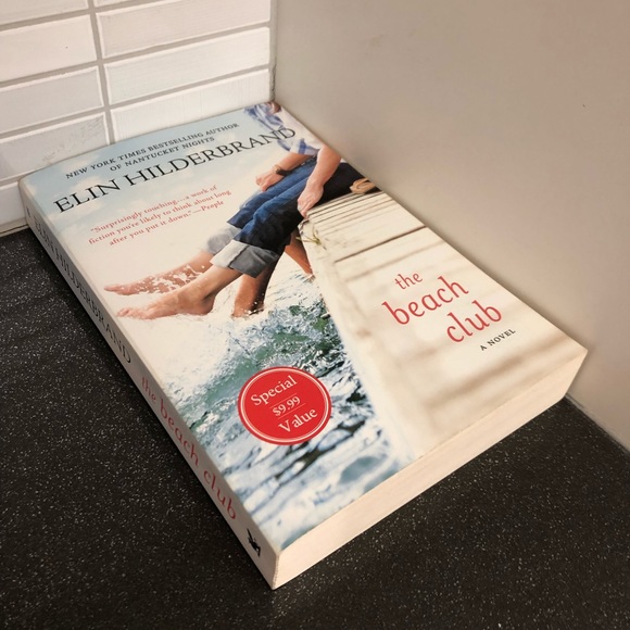 π 3/$18 The Beach Club by Elin Hilderbrand book - Picture 4 of 7